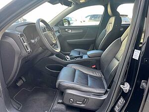 Volvo  B3 (B) 2WD Plus Dark RFK/ AHK/ uvm