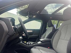 Volvo  T2 2WD Plus Dark 360°/ AHK/ PANO