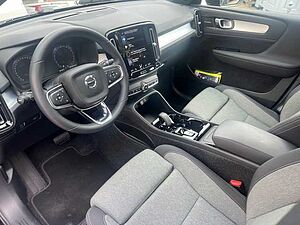 Volvo  T2 2WD Plus Dark 360°/ AHK/ PANO