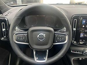 Volvo  T2 2WD Plus Dark 360°/ AHK/ PANO