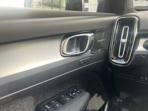 Volvo  T2 2WD Plus Dark 360°/ AHK/ PANO
