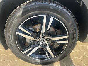 Volvo  T2 2WD Plus Dark 360°/ AHK/ PANO