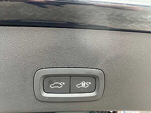 Volvo  T2 2WD Plus Dark RFK/ LED/ uvm