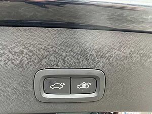 Volvo  T2 2WD Plus Dark RFK/ LED/ uvm