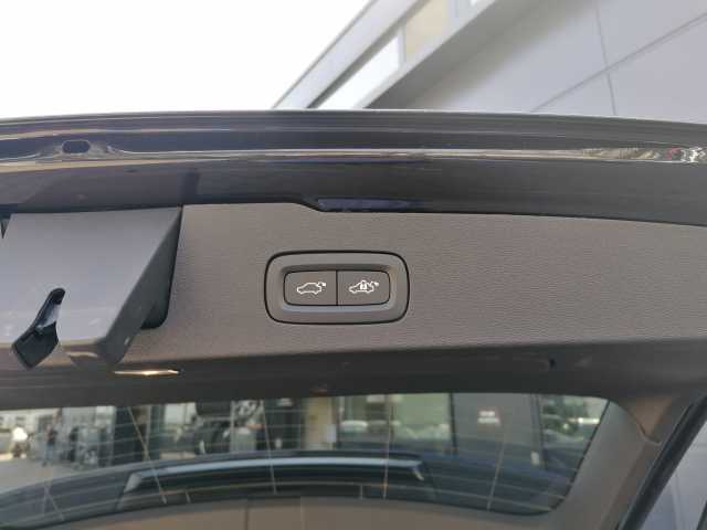 Volvo  T8 AWD Recharge Ultimate Dark