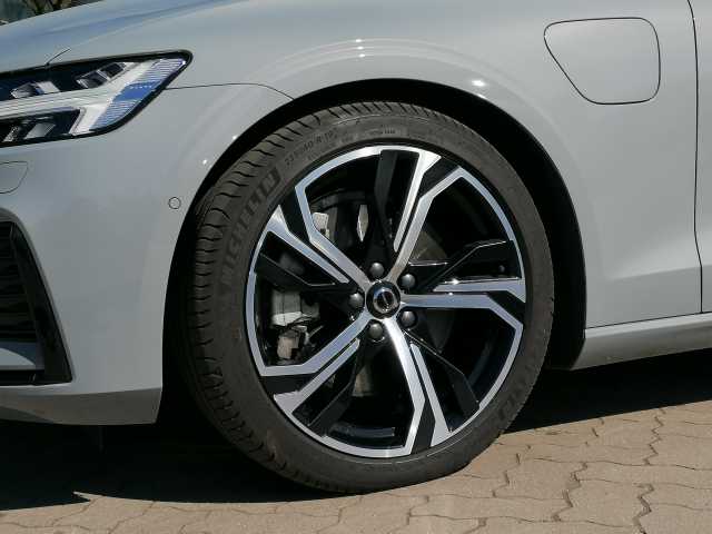 Volvo  T6 AWD Recharge Plus Dark