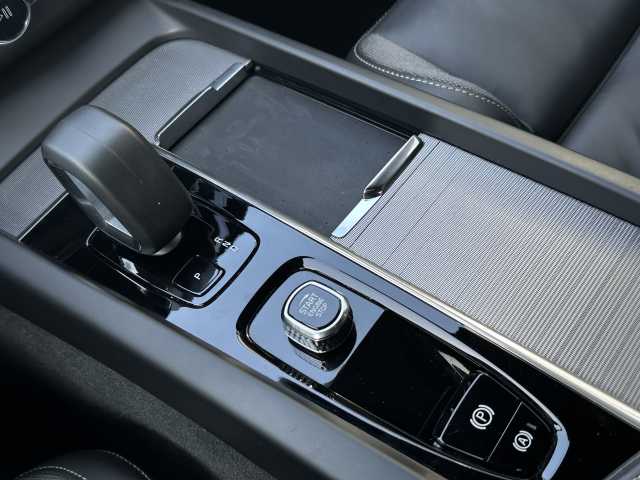 Volvo  B4 D 2WD R-Design 360°, Standhzg. uvm.