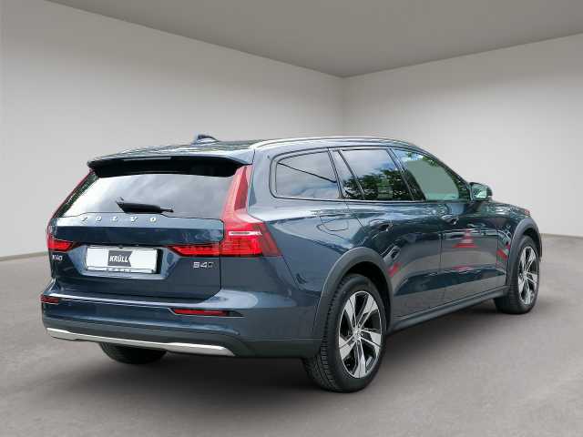 Volvo  B4 D AWD Plus Pano, 360° uvm.