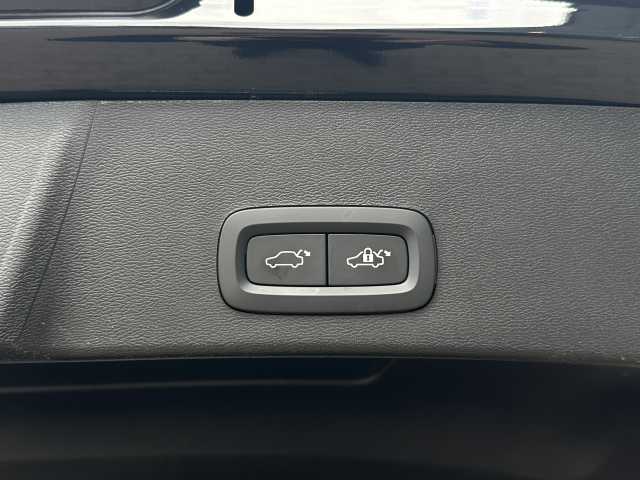 Volvo  B4 B 2WD Plus Dark