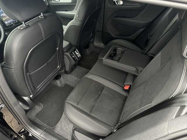 Volvo  B4 B 2WD Plus Dark