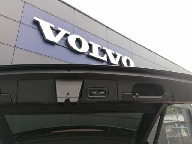 Volvo  B4 B 2WD Plus Dark, AHK, BLIS uvm.