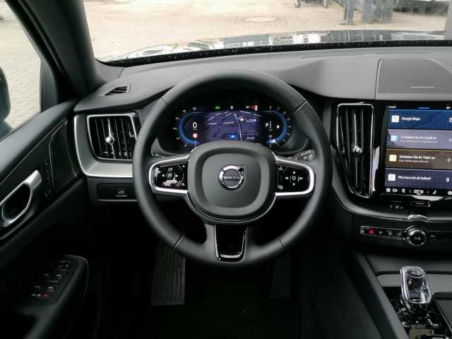 Volvo  B4 B 2WD Plus Dark, AHK, BLIS uvm.