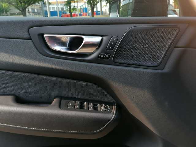 Volvo  B5 D AWD R-Design, Pano. , AHK uvm.
