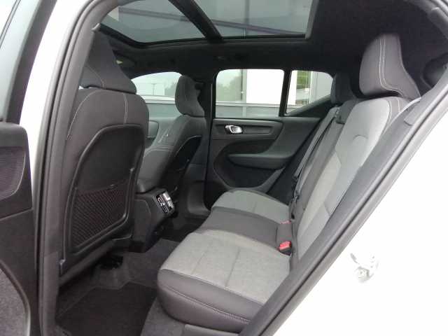 Volvo  T2 2WD Plus Dark, Navi, Kamera uvm.