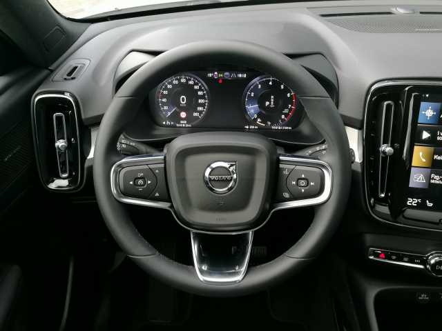 Volvo  T2 2WD Plus Dark, Navi, Kamera uvm.