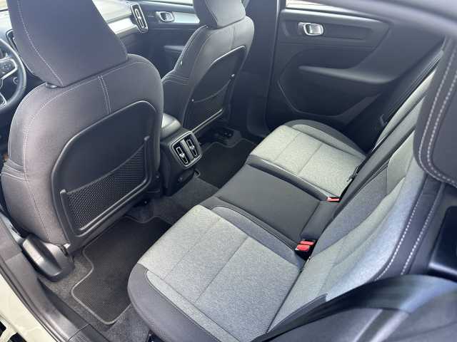 Volvo  T2 2WD Plus Dark, Navi, Kamera uvm.