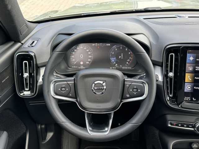 Volvo  T2 2WD Plus Dark, Navi, Kamera uvm.