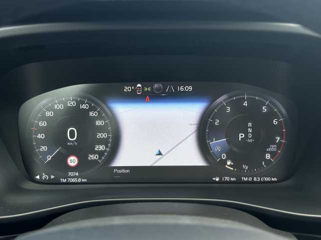 Volvo  T2 2WD Plus Dark, Navi, Kamera uvm.