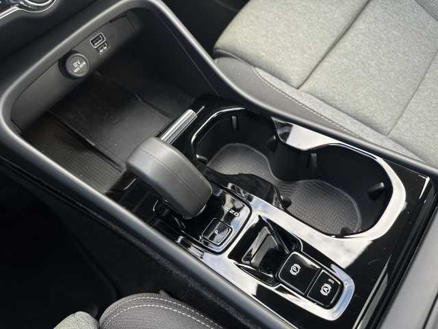 Volvo  T2 2WD Plus Dark, Navi, Kamera uvm.