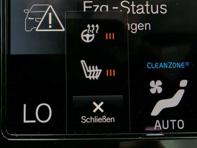 Volvo  T2 2WD Plus Dark, Navi, Kamera uvm.