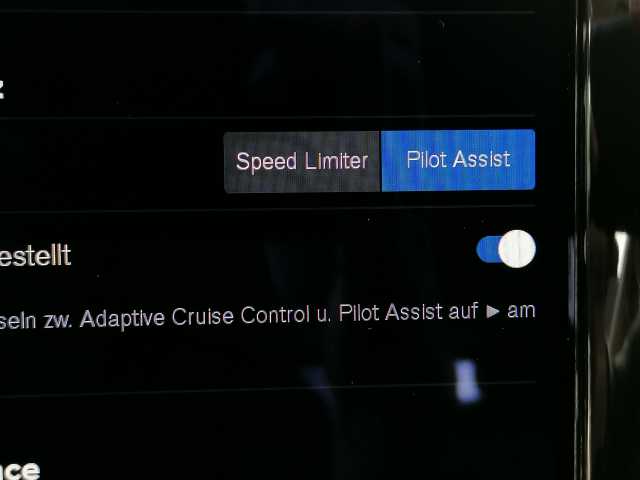 Volvo  B4 D 2WD Momentum Pro Kam, Navi uvm.