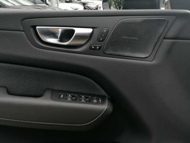 Volvo  T6 Twin Engine AWD Plus Black Edition