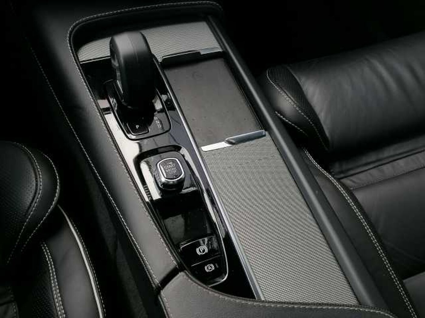 Volvo  B5 D AWD R-Design 7-Sitzer 360°, Pano uvm.