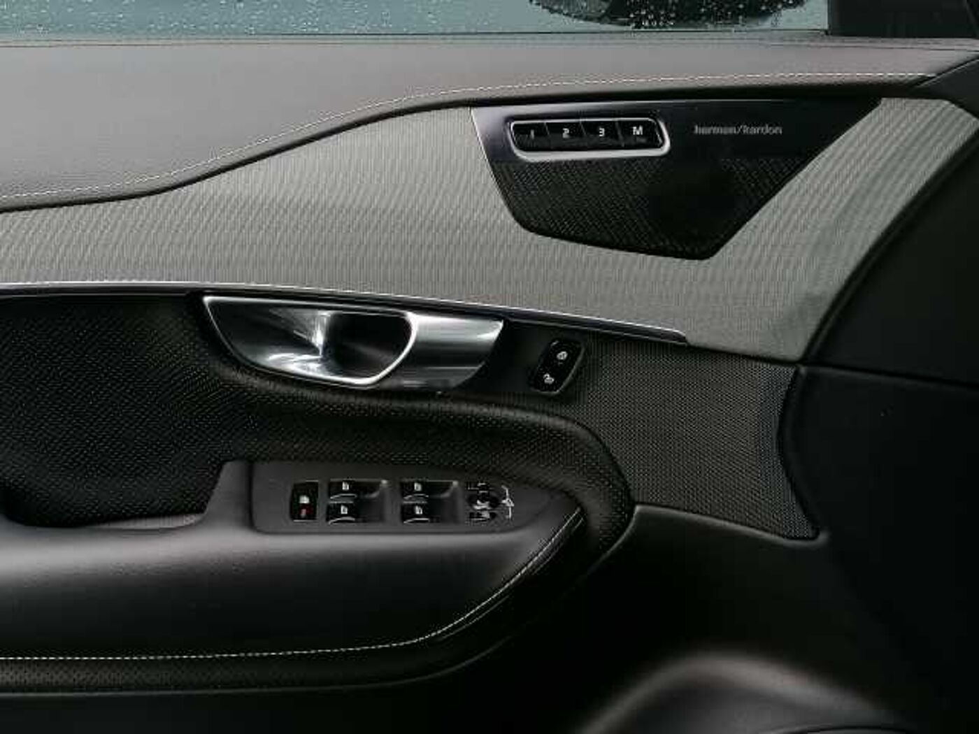 Volvo  B5 D AWD R-Design 7-Sitzer 360°, Pano uvm.