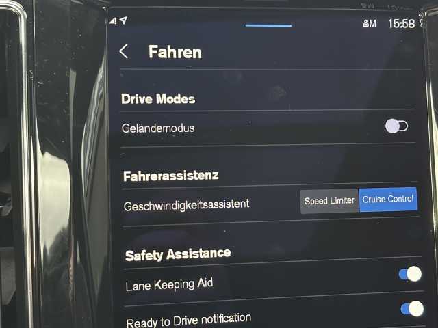 Volvo  B4 B 2WD Plus Dark Pano, Kam uvm.