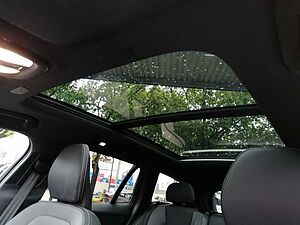 Volvo  B4 B 2WD Plus Dark, Pano uvm.