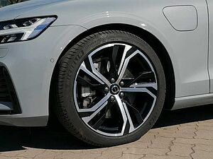 Volvo  T6 AWD Recharge Plus Dark
