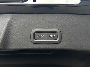 Volvo  B4 B 2WD Plus Dark