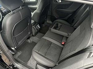 Volvo  B4 B 2WD Plus Dark