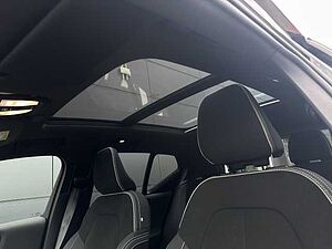 Volvo  B4 B 2WD Plus Dark