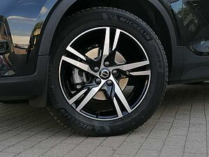Volvo  T2 2WD Plus Dark, Navi, Kamera uvm.