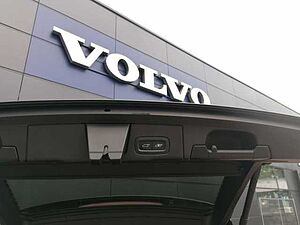 Volvo  B4 B 2WD Plus Dark, AHK, BLIS uvm.