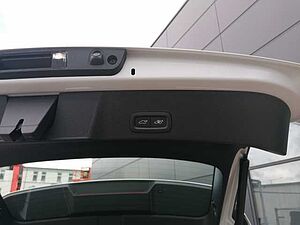 Volvo  T2 2WD Plus Dark, Navi, Kamera uvm.