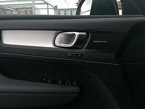 Volvo  T2 2WD Plus Dark, Navi, Kamera uvm.