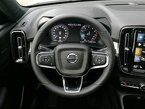 Volvo  T2 2WD Plus Dark, Navi, Kamera uvm.