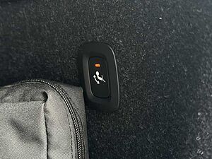 Volvo  T2 2WD Plus Dark, Navi, Kamera uvm.