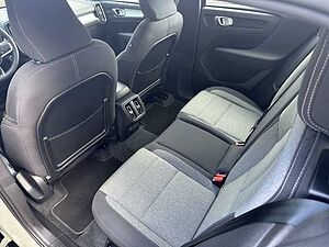 Volvo  T2 2WD Plus Dark, Navi, Kamera uvm.