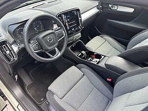 Volvo  T2 2WD Plus Dark, Navi, Kamera uvm.