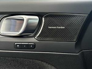 Volvo  T2 2WD Plus Dark, Navi, Kamera uvm.