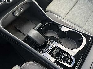 Volvo  T2 2WD Plus Dark, Navi, Kamera uvm.
