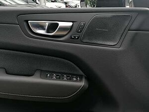 Volvo  T6 Twin Engine AWD Plus Black Edition