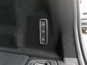 Volvo  B4 D 2WD Plus Dark