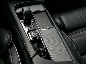 Volvo  B5 D AWD R-Design 7-Sitzer 360°, Pano uvm.