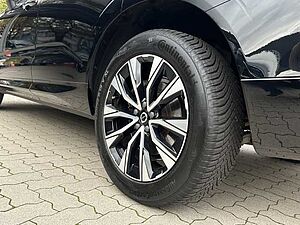 Volvo  B4 B 2WD Plus Dark Pano, Kam uvm.