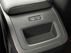 Volvo  B4 B 2WD Plus Dark Pano, Kam uvm.