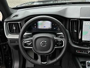 Volvo  B4 B 2WD Plus Dark Pano, Kam uvm.